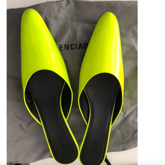 Balenciaga  PATENT LEATHER MULES in neon - Picture 2 of 9